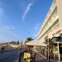 Hotel met straat